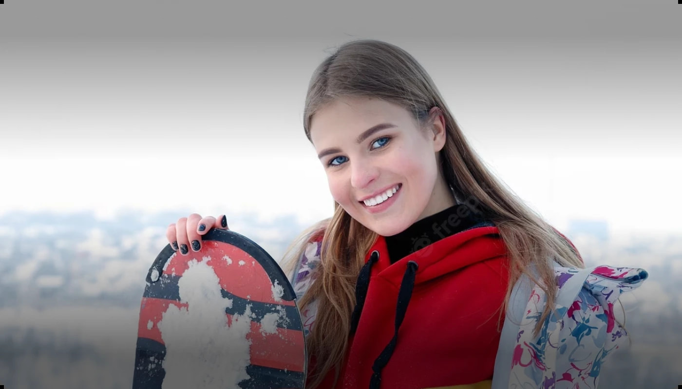 Skiing or snowboarding ・