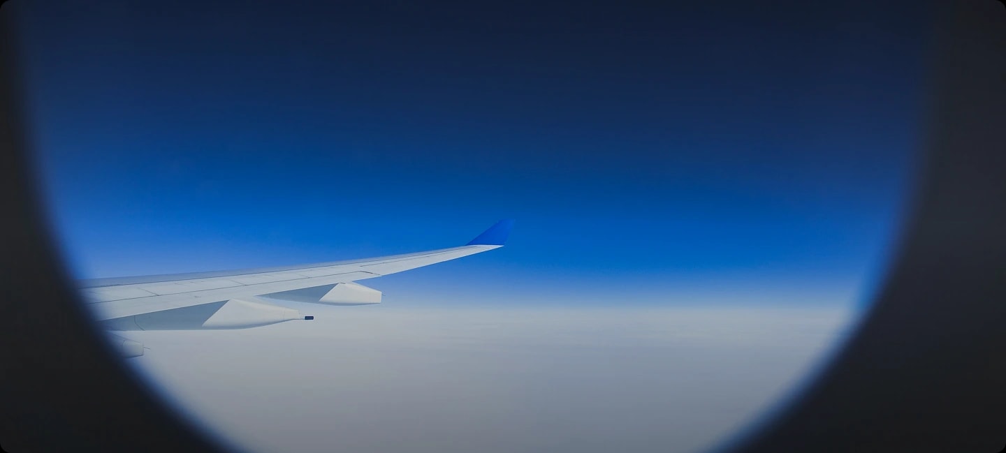 Traveling by plane / bus / car ・
